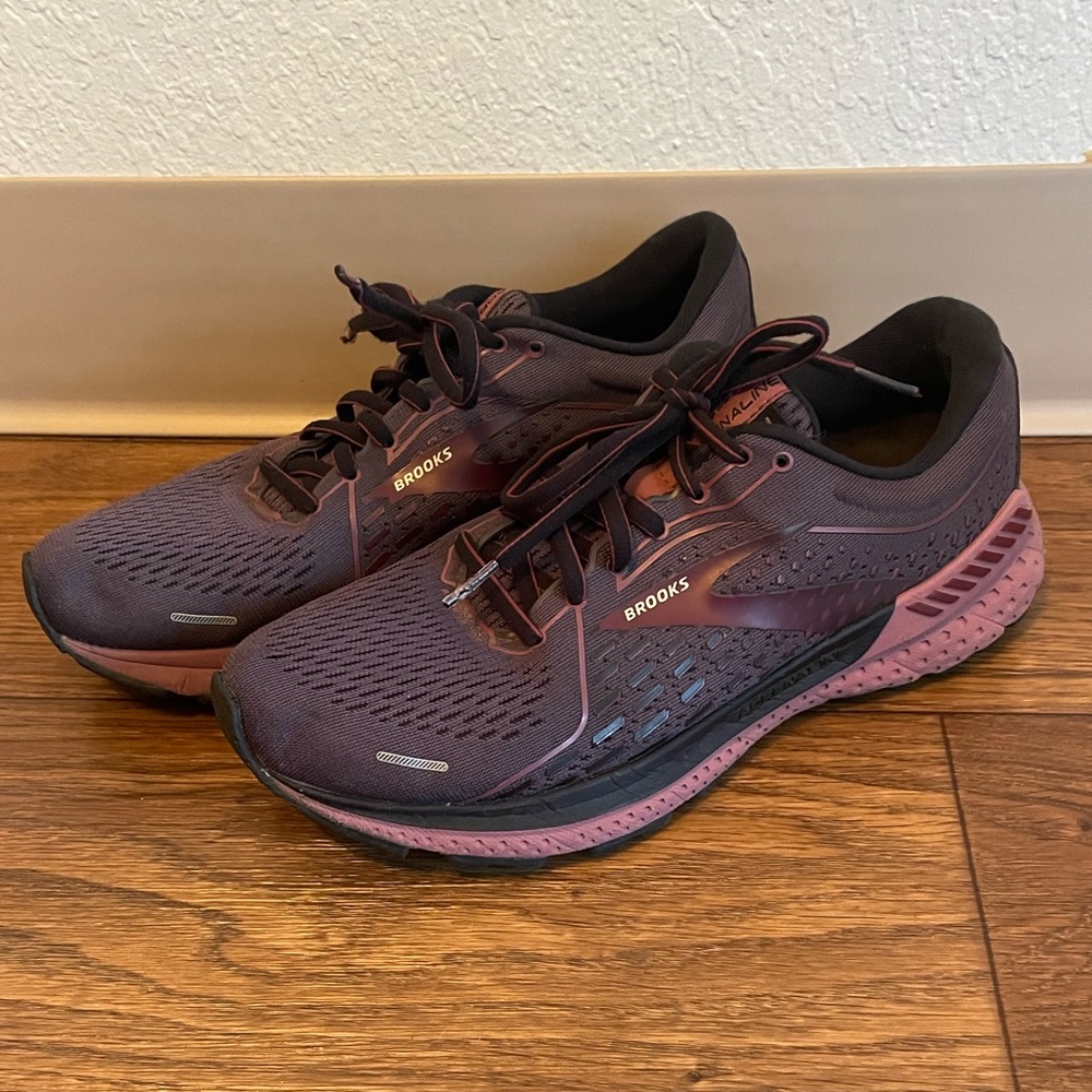 Brooks | Adrenaline GTS 21 Running Shoes, Size 9